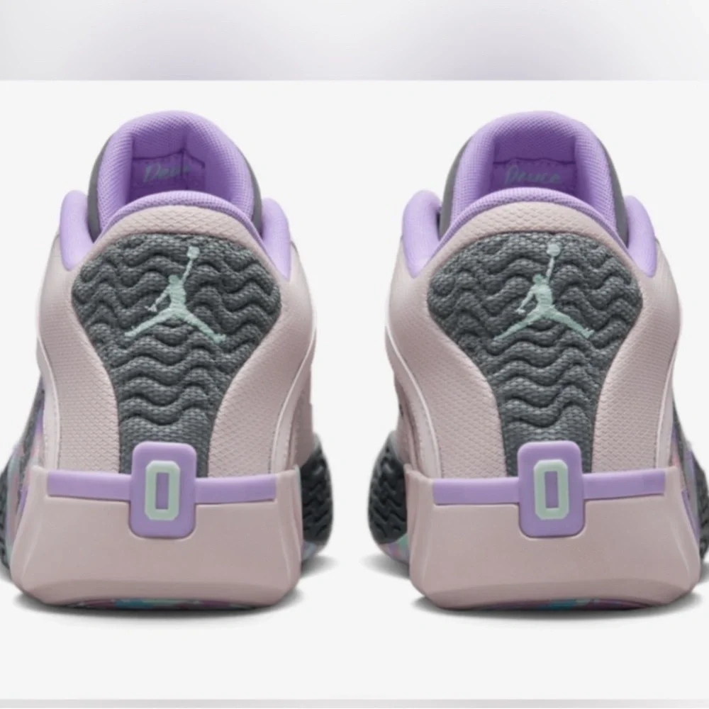 Jordan Athletic Shoes Pink and Purple Streamlined  Jordan Tatum 2 purple/pink